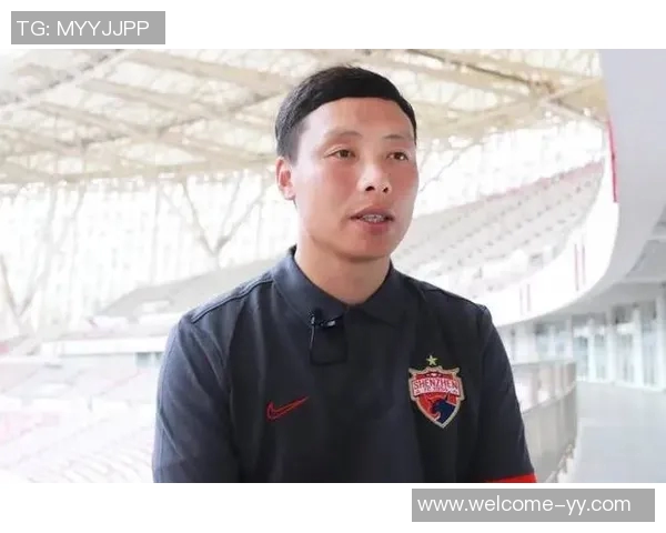 周定洋正式加盟深圳新鹏城完成与俱乐部签约仪式