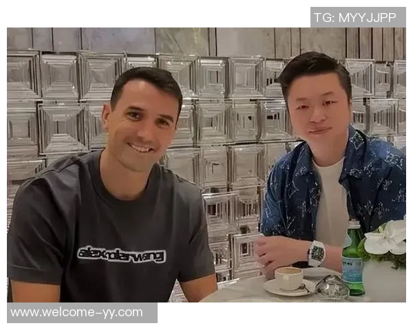 周定洋正式加盟深圳新鹏城完成与俱乐部签约仪式