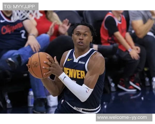 沃特森表现稳定半场7投4中斩获10分三分球精准命中1次