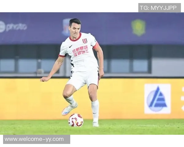 周定洋正式加盟深圳新鹏城完成与俱乐部签约仪式