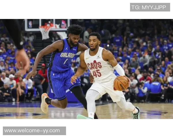 齐心协力!莫布里半场表现抢眼贡献双十一米切尔稳定输出助力球队争胜 齐心协力!莫布里半场表现抢眼贡献双十一米切尔稳定输出助力球队争胜